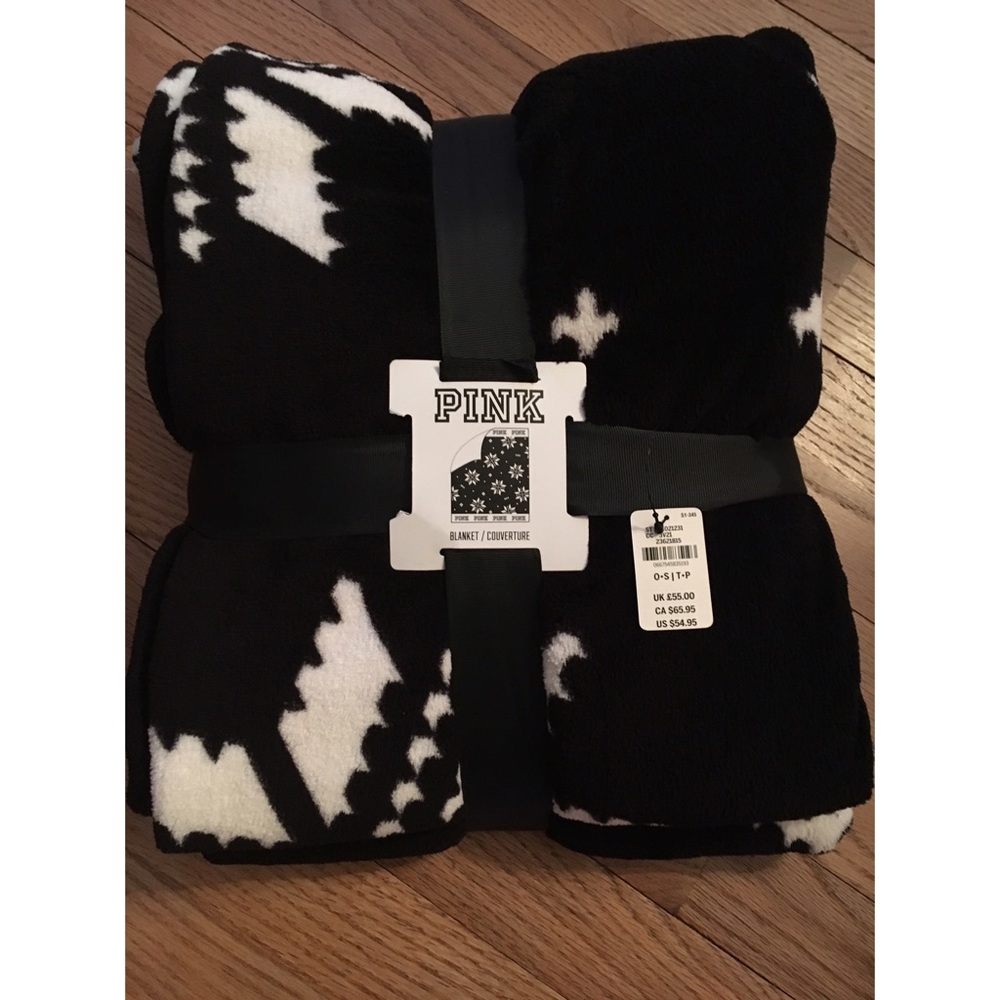 SOLD 🚫 NWT PINK Victoria's Secret blanket